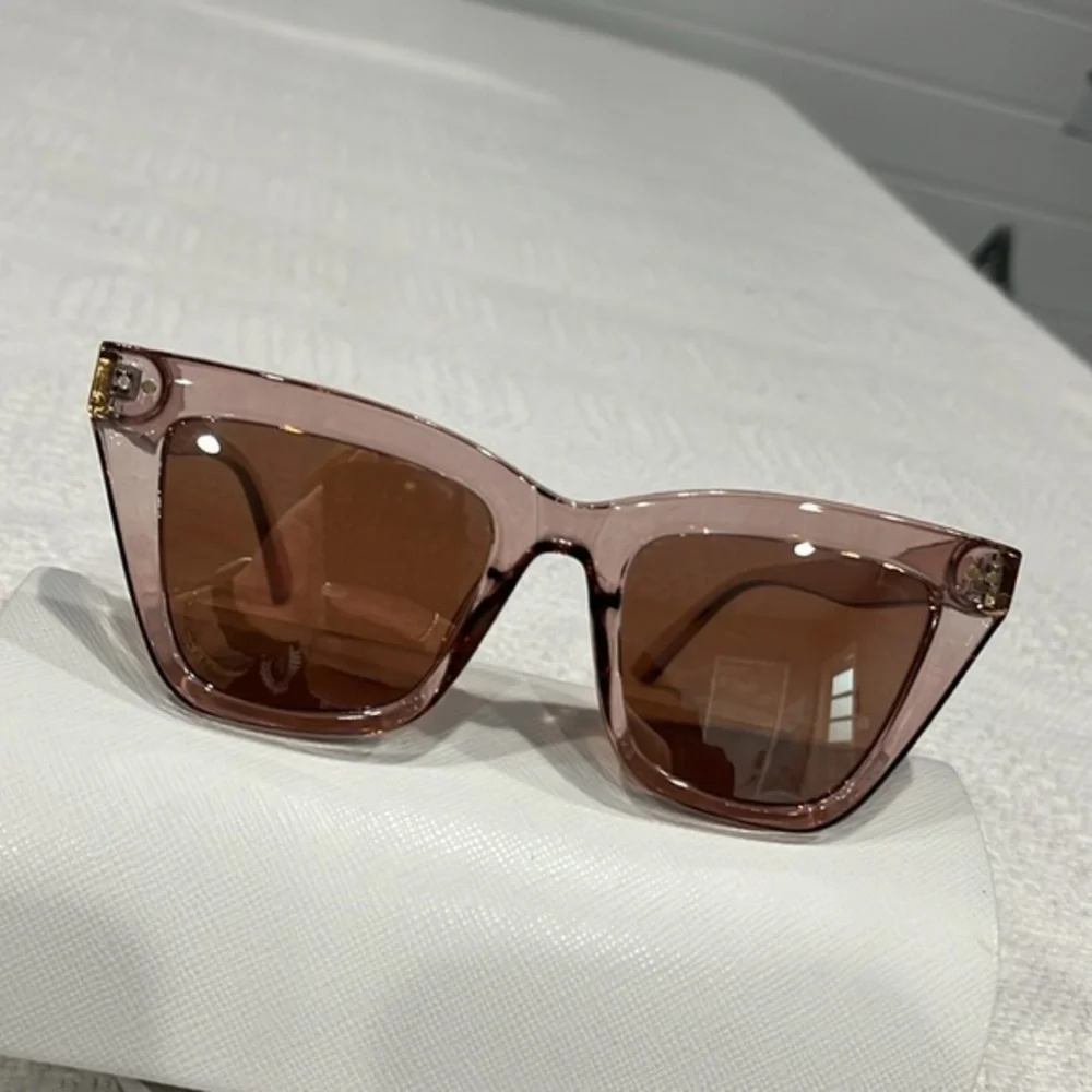Aeropostale sunglasses mirrored‎ pink Valentine’s Day gift.